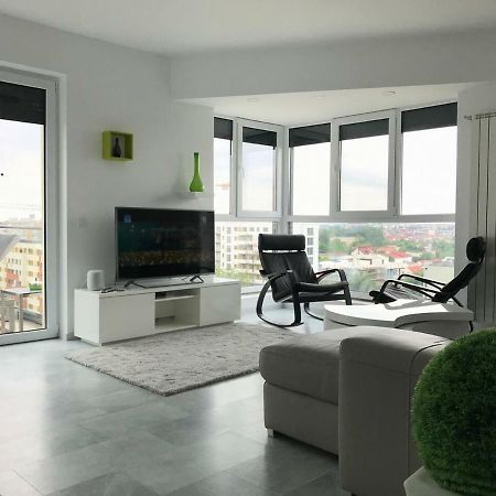 Luxury Westpark 2 Residence With Lake View Bukarest Exteriör bild