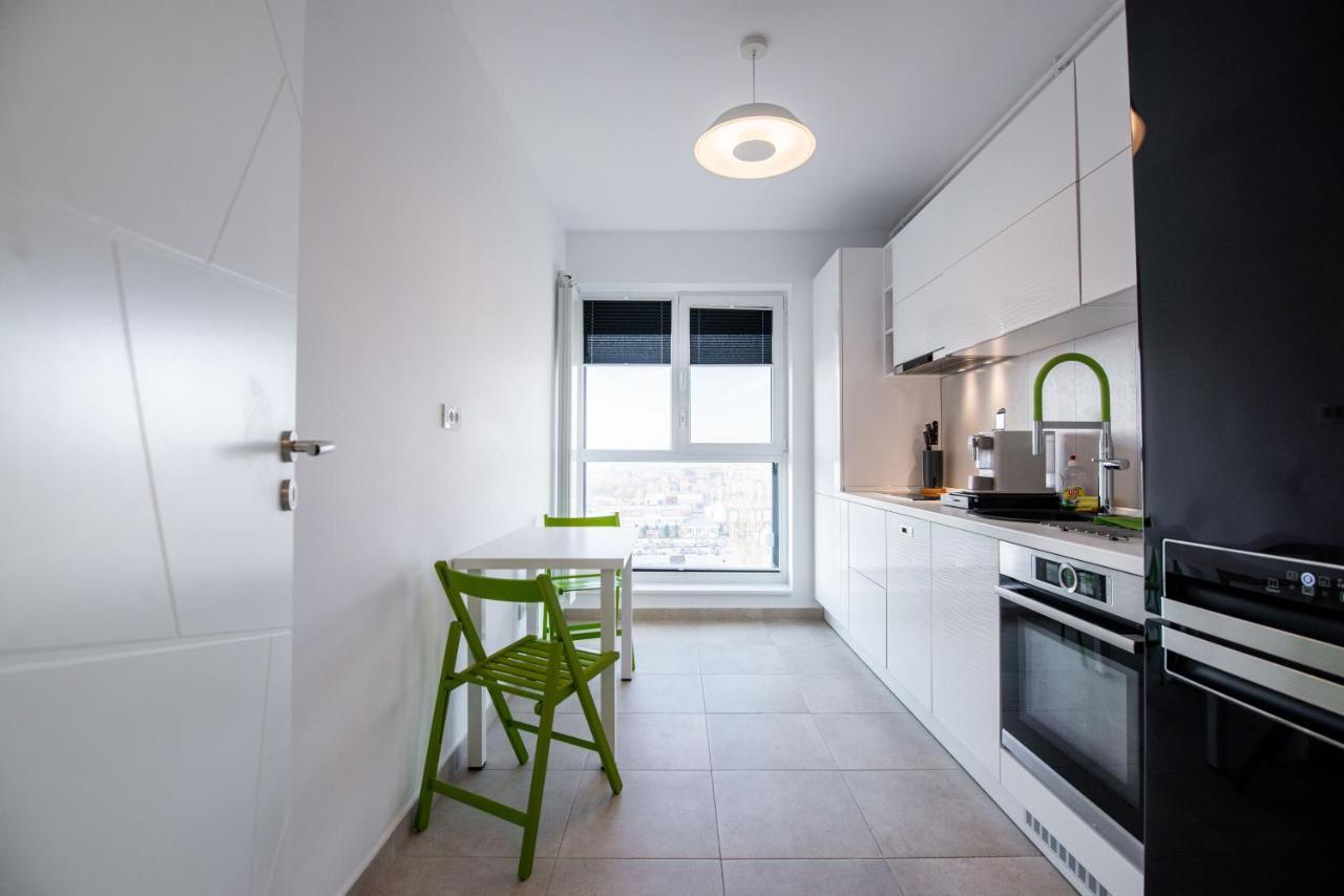 Luxury Westpark 2 Residence With Lake View Bukarest Exteriör bild